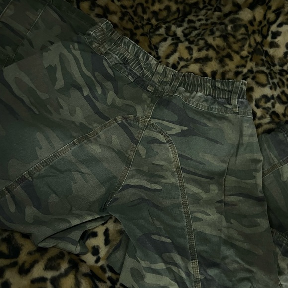 Camo Cargo Jeans - Picture 3 of 3